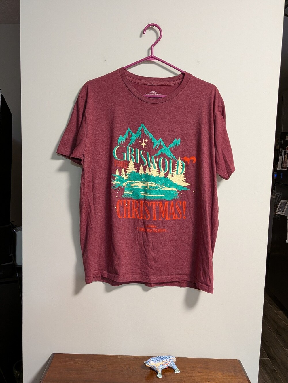 National Lampoons. Griswold Christmas Vacation- Men's Maroon Holiday Shirt. L.